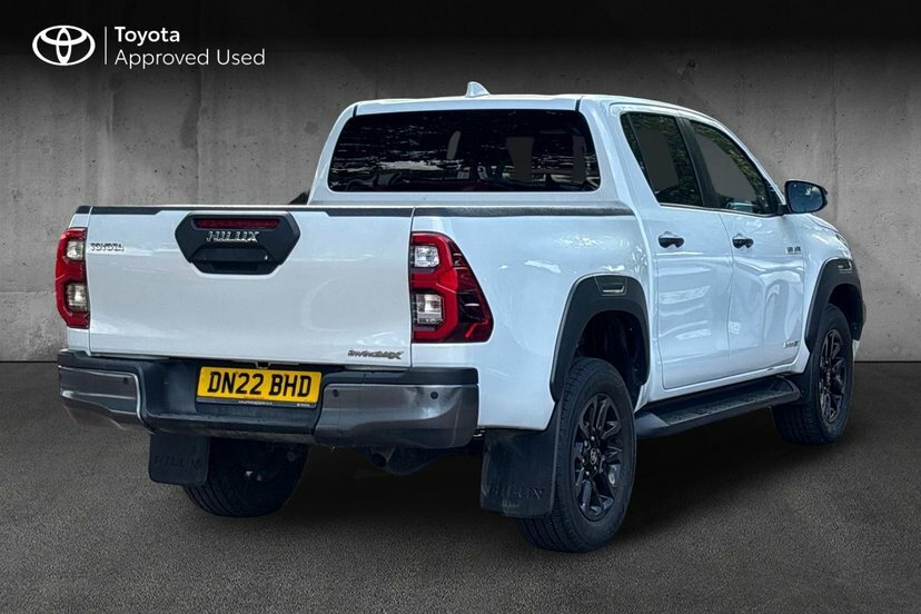 Toyota HILUX 2.8 D-4d Invincible X Pickup Double Cab DN22BHD White #2