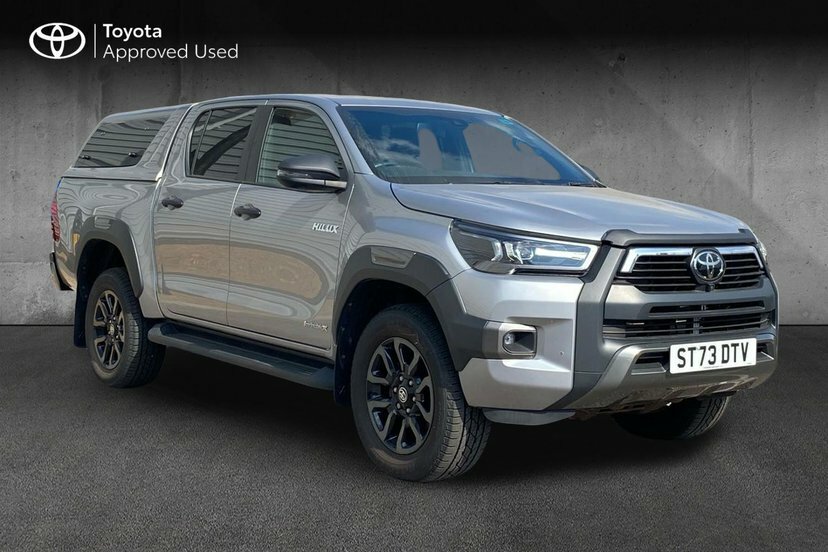 Toyota HILUX 2.8 D-4d Invincible X Pickup Double Cab ST73DTV Silver