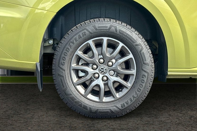 Volkswagen E-Transporter T32 65Kwh Commerce Pro Panel Van Green #5