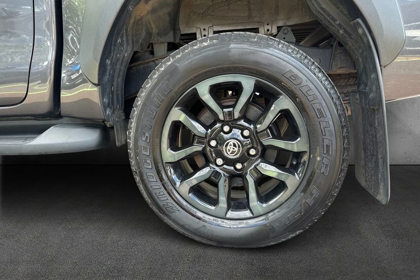 Toyota HILUX 2.8 D-4d Invincible X Double Cab Pickup 4Wd E Black #18