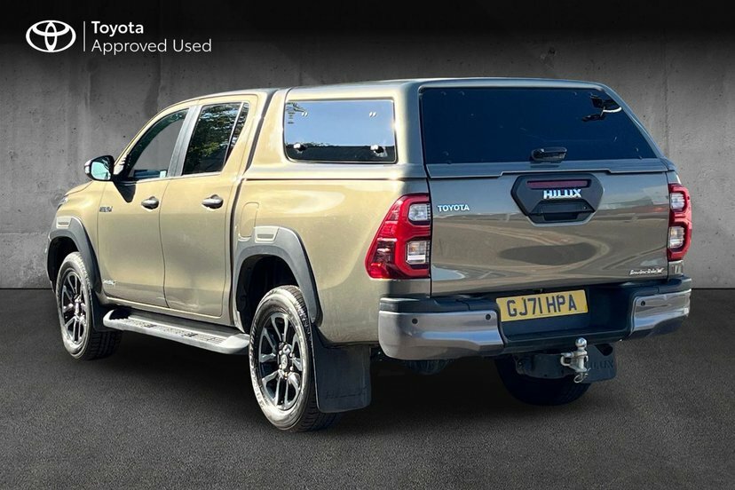 Toyota HILUX 2.8 D-4d Invincible X Pickup Double Cab Brown #4