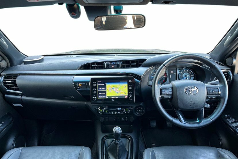 Toyota HILUX 2.8 D-4d Invincible X Pickup Double Cab Brown #5