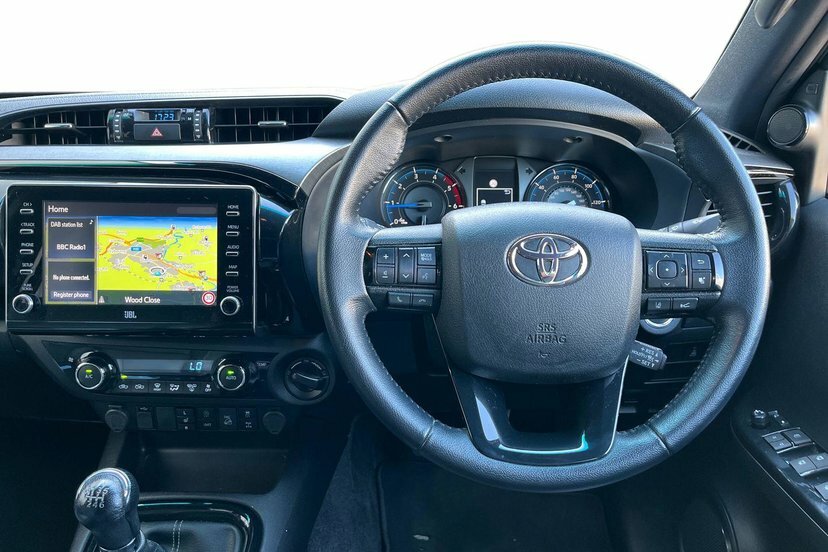 Toyota HILUX 2.8 D-4d Invincible X Pickup Double Cab Brown #6