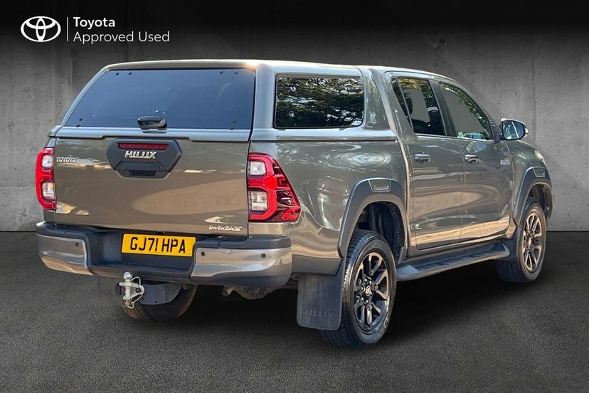 Toyota HILUX 2.8 D-4d Invincible X Pickup Double Cab Brown #2