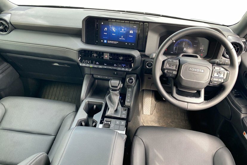 Toyota Land Cruiser Mpv White #5