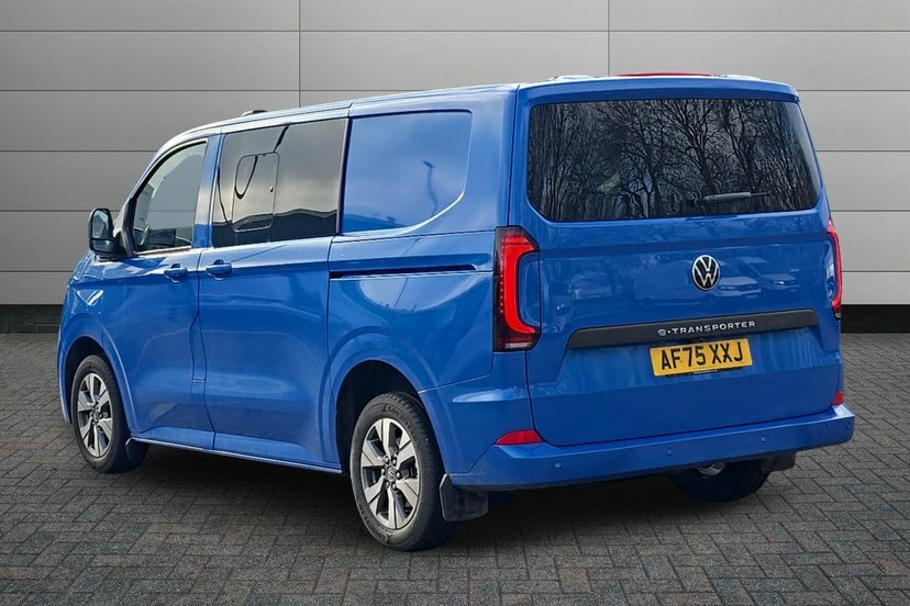 Volkswagen E-Transporter T32 65Kwh Commerce Pro Kombi Double Cab Electr AF75XXJ Blue #3