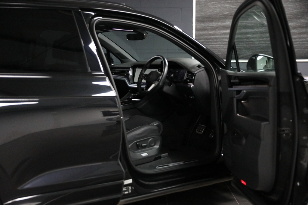Volkswagen Touareg R-line Tech Plus Black #11