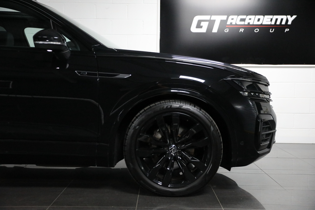 Volkswagen Touareg R-line Tech Plus Black #8