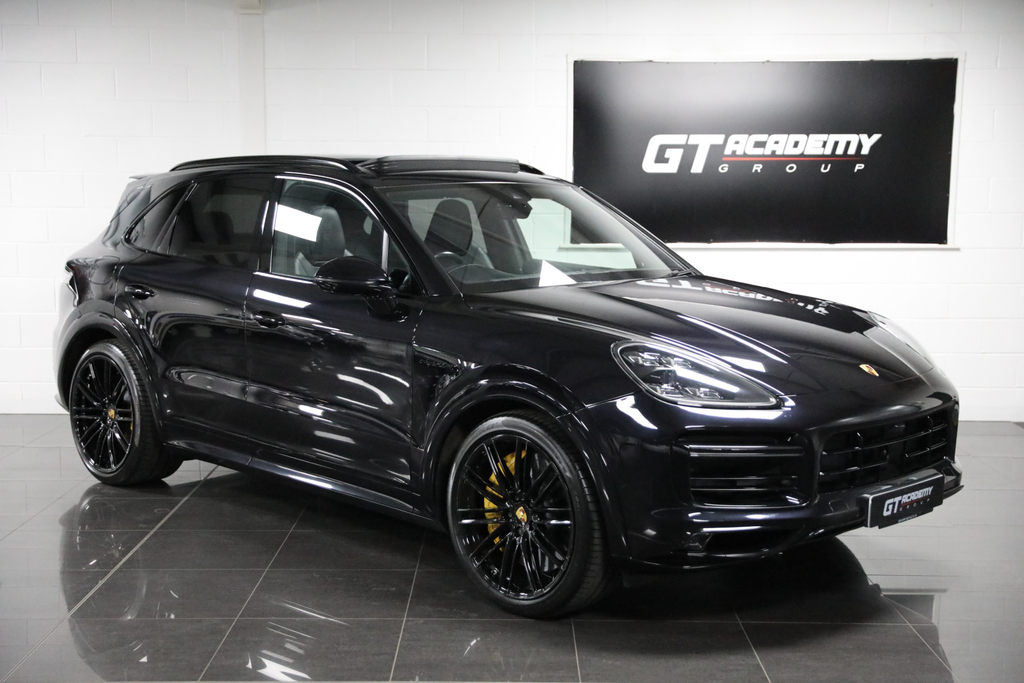 Porsche Cayenne Turbo S Black