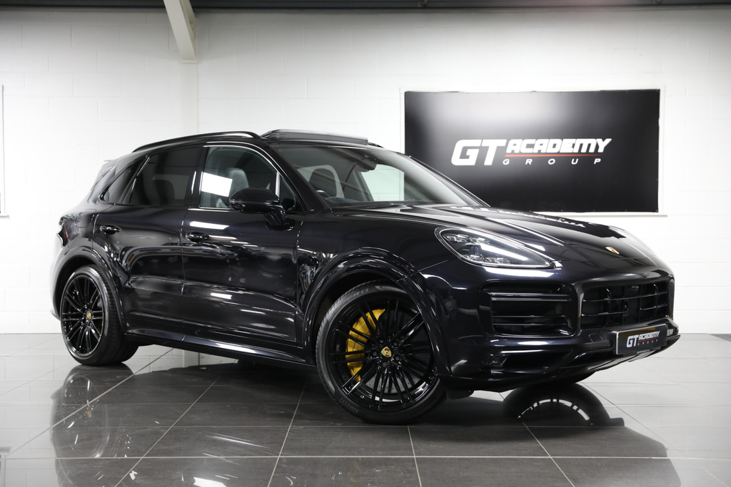 Porsche Cayenne Turbo S Black #2