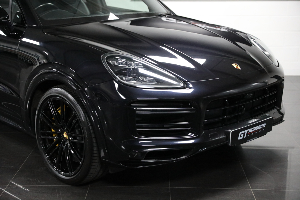 Porsche Cayenne Turbo S Black #3