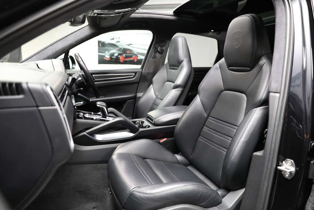 Porsche Cayenne Turbo S Black #5