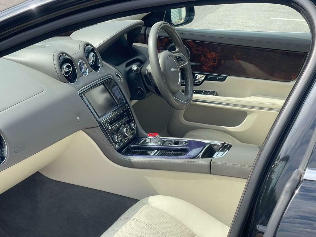 Jaguar XJ 2012 3.0D V6 Portfolio Saloon Euro Black #38