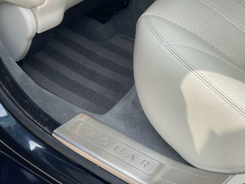 Jaguar XJ 2012 3.0D V6 Portfolio Saloon Euro Black #44