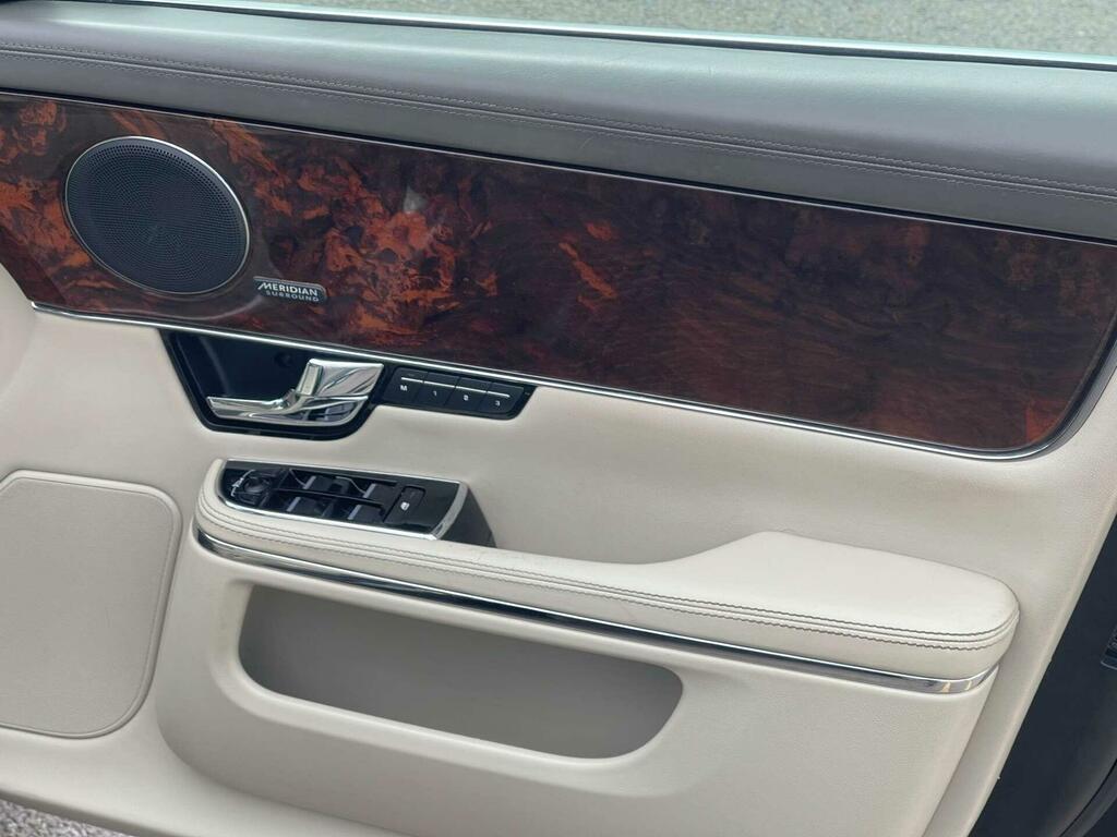 Jaguar XJ 2012 3.0D V6 Portfolio Saloon Euro Black #36