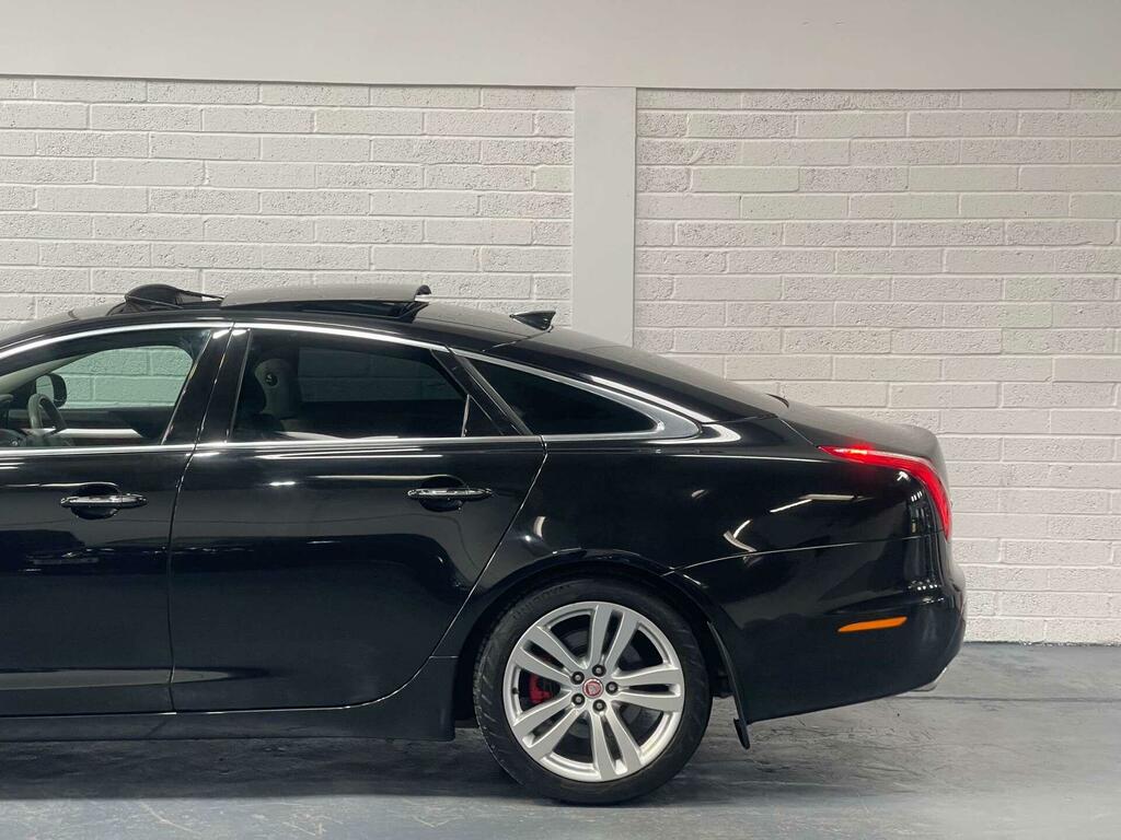 Jaguar XJ 2012 3.0D V6 Portfolio Saloon Euro Black #67