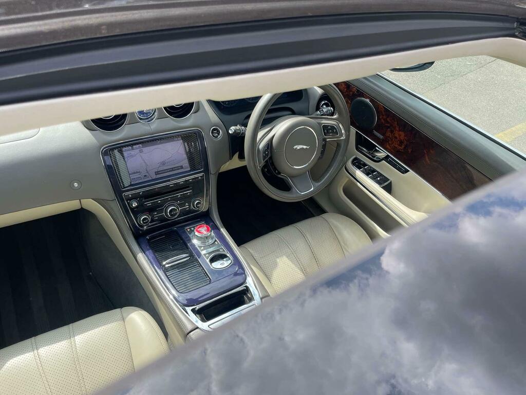 Jaguar XJ 2012 3.0D V6 Portfolio Saloon Euro Black #25