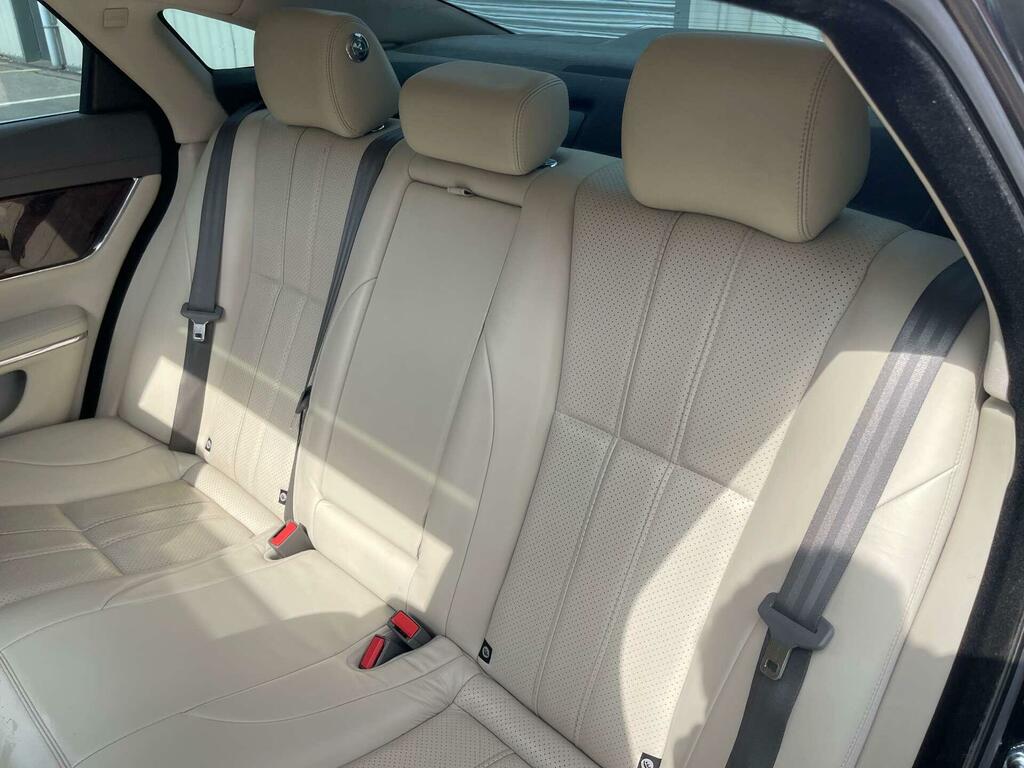 Jaguar XJ 2012 3.0D V6 Portfolio Saloon Euro Black #43