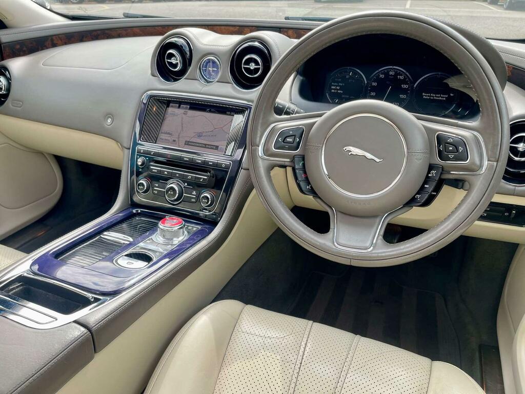 Jaguar XJ Premium Luxury Black #2