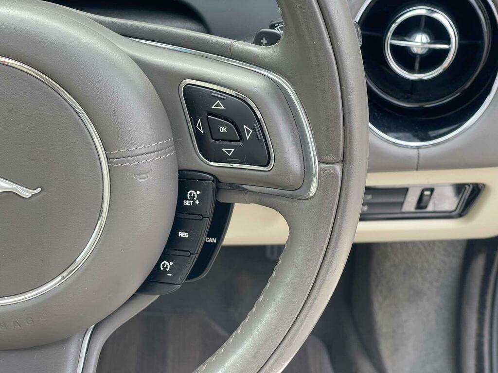Jaguar XJ 2012 3.0D V6 Portfolio Saloon Euro Black #16