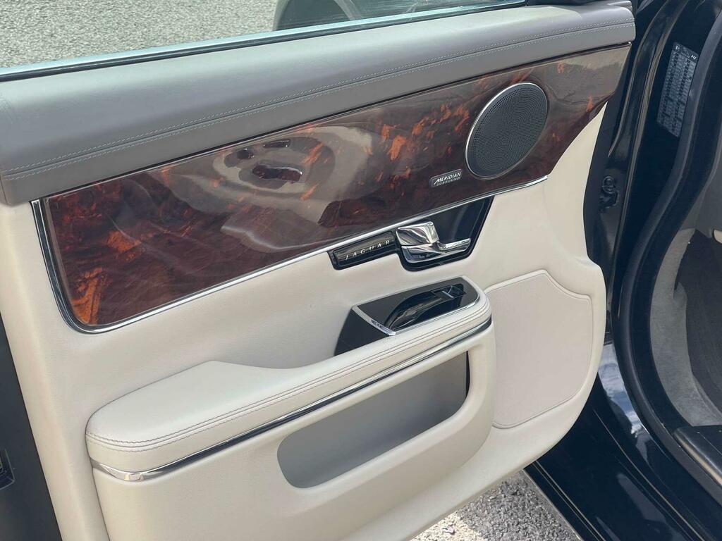 Jaguar XJ 2012 3.0D V6 Portfolio Saloon Euro Black #41