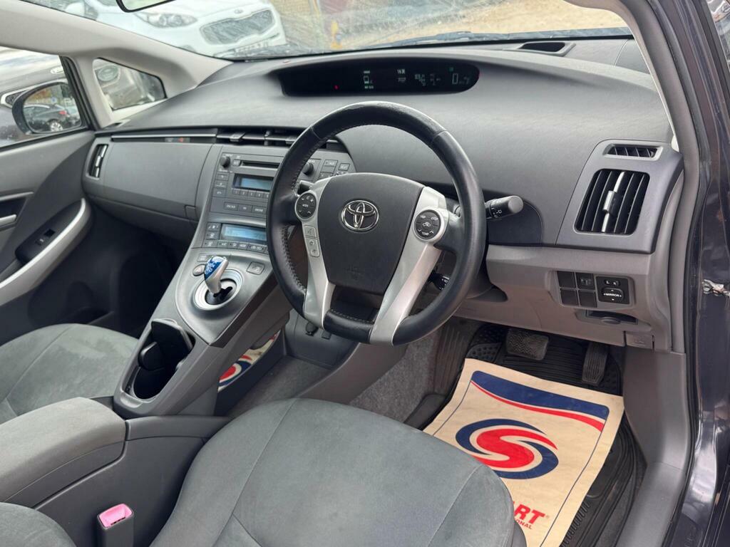 Toyota Prius 1.8 Prius T White #26