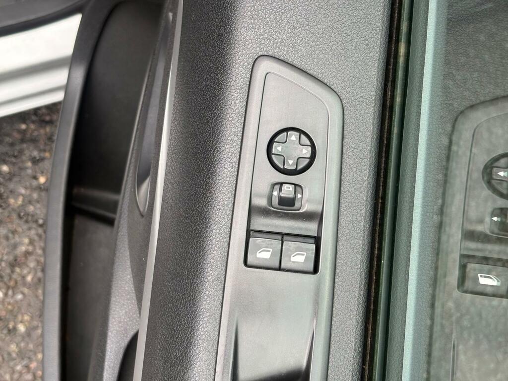 Peugeot Traveller 2017 17 2.0 Black #23