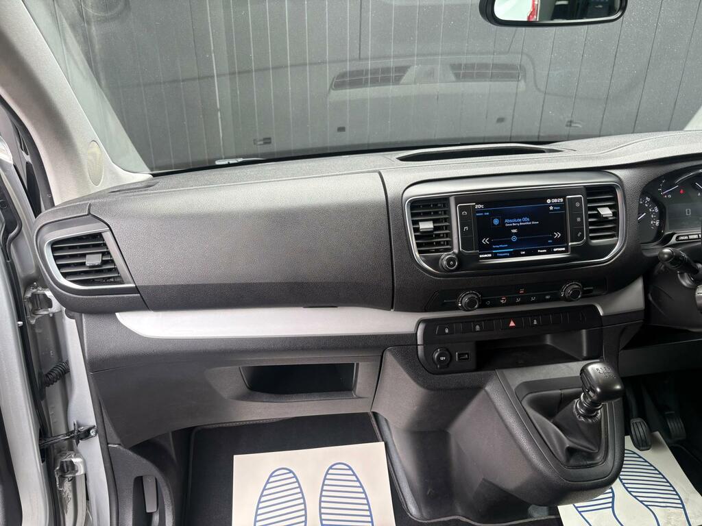 Peugeot Traveller 2017 17 2.0 Black #44