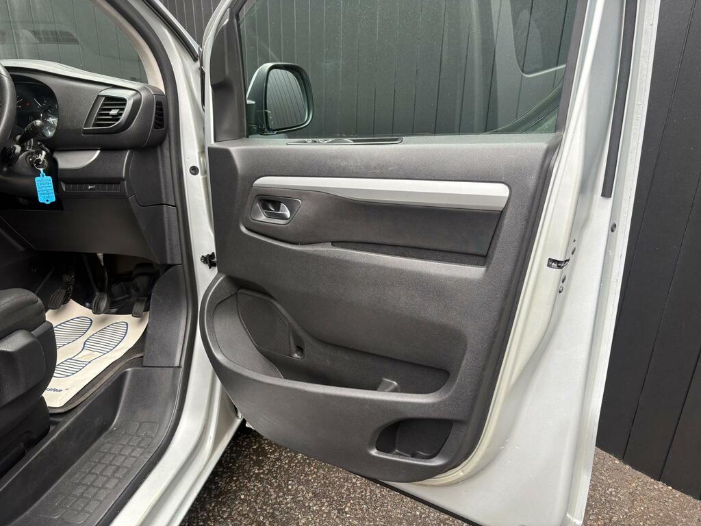 Peugeot Traveller 2017 17 2.0 Black #22