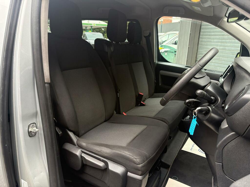 Peugeot Traveller 2017 17 2.0 Black #24