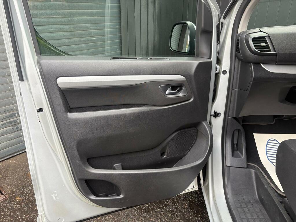 Peugeot Traveller 2017 17 2.0 Black #42