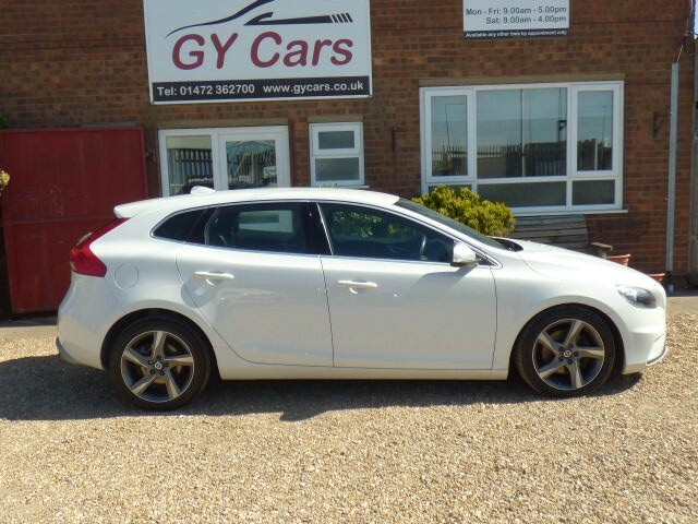 Volvo V40 2.0 R-design T2, 15 Months Warranty, 12 Months Mot White #2