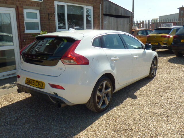 Volvo V40 2.0 R-design T2, 15 Months Warranty, 12 Months Mot White #4