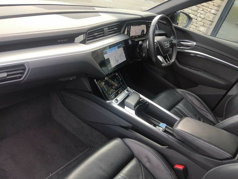 Audi E-tron Black Edition 55 Quattro 300,00 Kw White #2