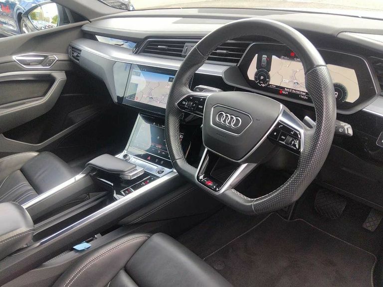 Audi E-tron Black Edition 55 Quattro 300,00 Kw White #6