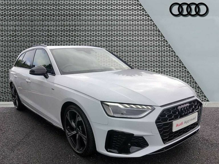 Audi A4 Avant Avant Black Edition 35 Tfsi 150 Ps S Tronic White