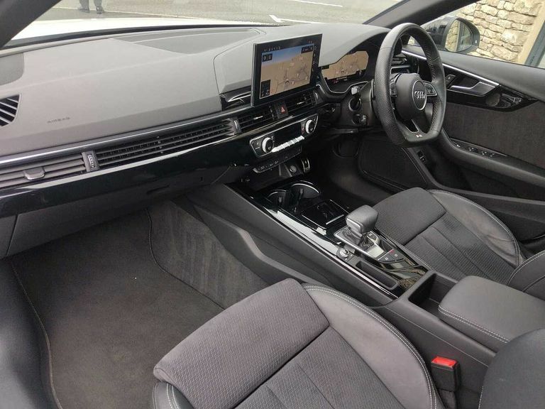 Audi A4 Avant Avant Black Edition 35 Tfsi 150 Ps S Tronic White #2