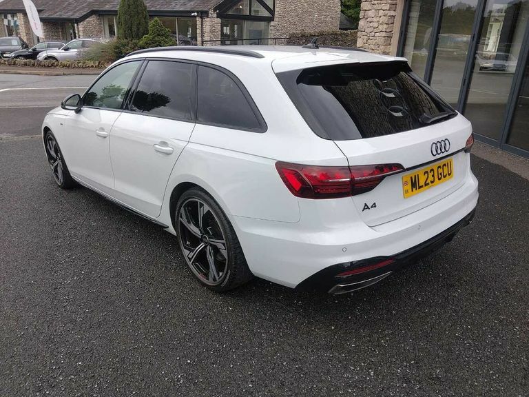 Audi A4 Avant Avant Black Edition 35 Tfsi 150 Ps S Tronic White #3