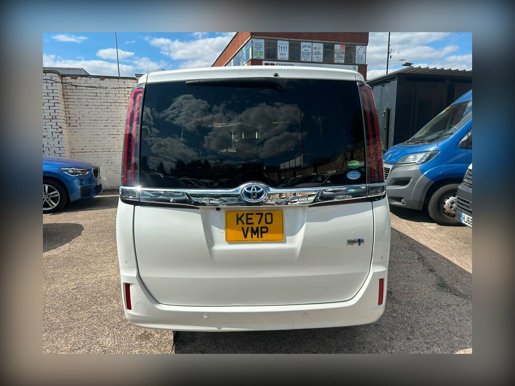 Toyota Voxy Noah Voxy 1.8 Vvti Hybrid White #5