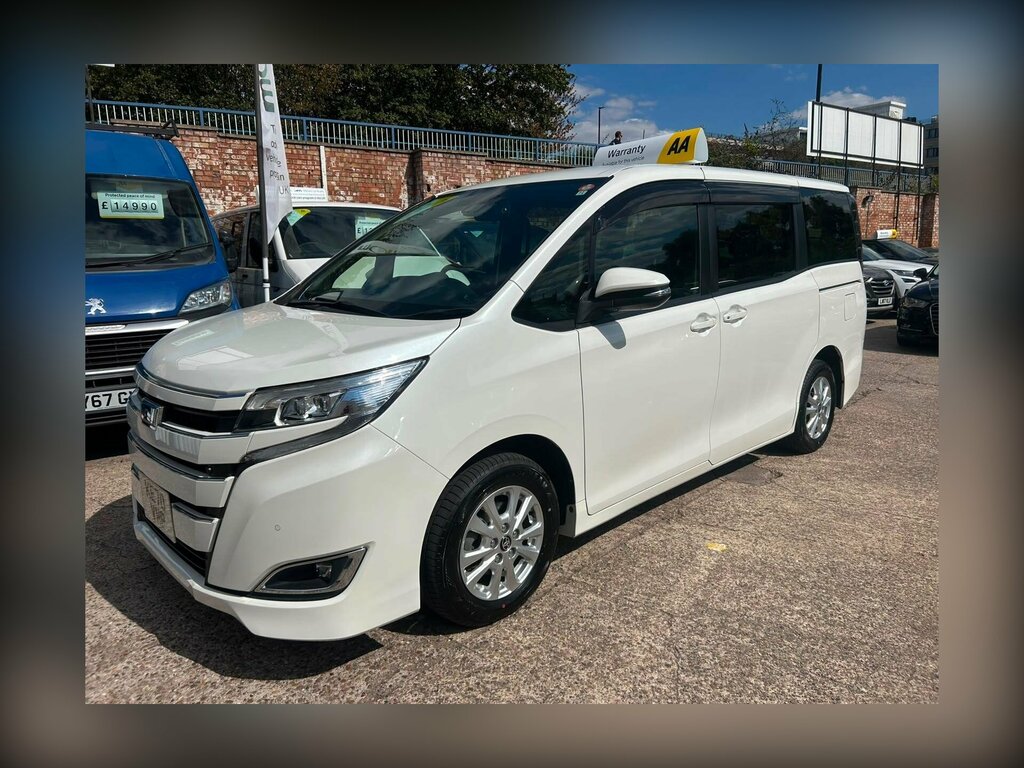 Toyota Voxy Noah Voxy 1.8 Vvti Hybrid White #2