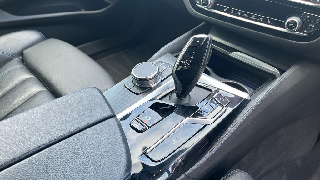 BMW 5 Series 530E M Sport Saloon Blue #10