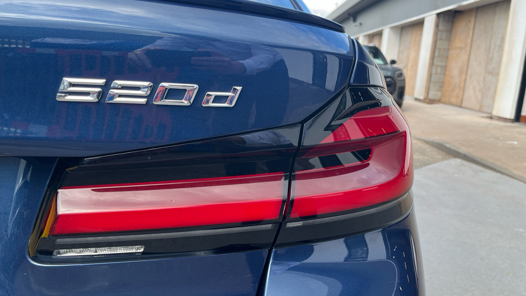 BMW 5 Series 530E M Sport Saloon Blue #35
