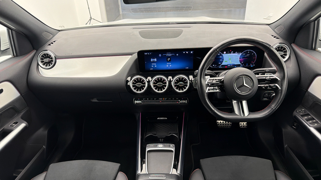 Mercedes-Benz GLA Class 2.0 Gla220d Amg Line Premium Plus 8G-dct 4Matic White #4