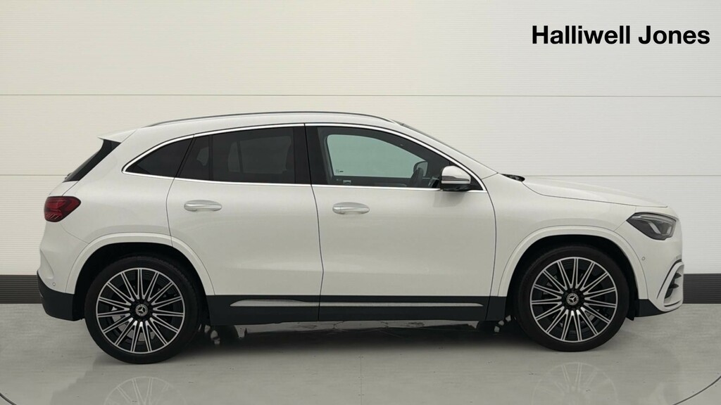 Mercedes-Benz GLA Class 2.0 Gla220d Amg Line Premium Plus 8G-dct 4Matic White #3
