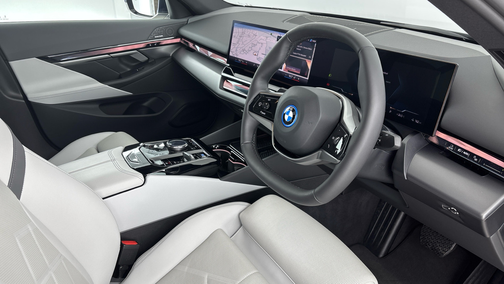 BMW i5 40 83.9Kwh Sport Edition Edrive Blue #6