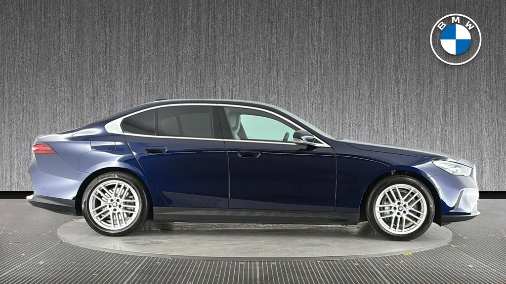 BMW i5 40 83.9Kwh Sport Edition Edrive Blue #3