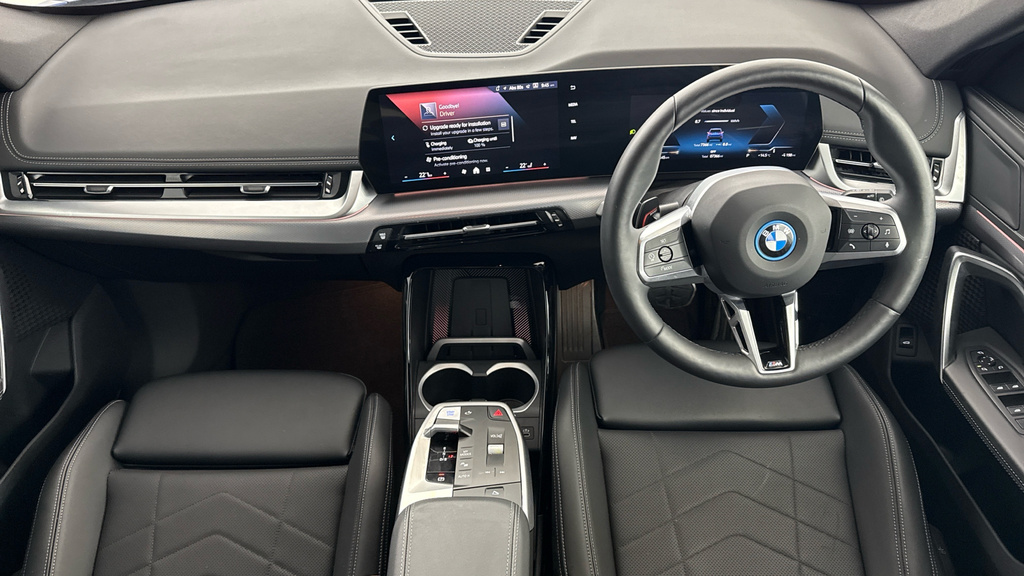 BMW iX1 20 66.5Kwh M Sport Edrive 11Kw Charger Blue #4