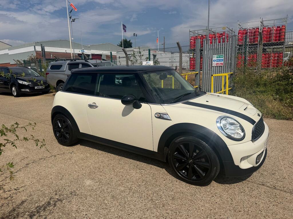Mini Hatch Cooper Sd White