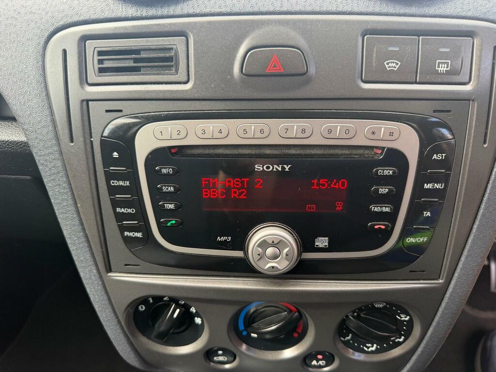 Ford Fusion 1.6 Zetec Climate Hatchback 157 Red #9