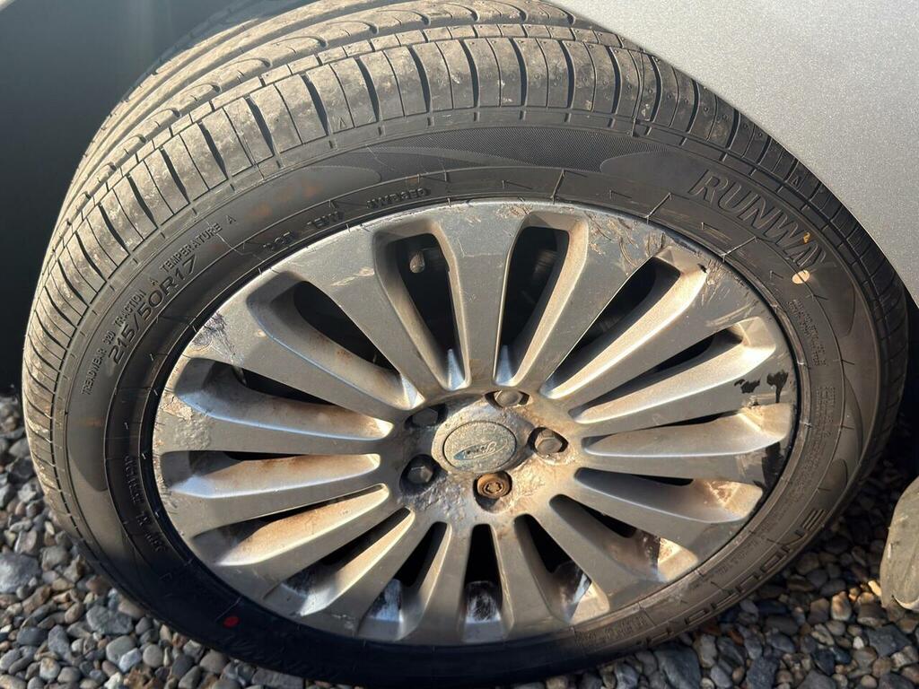 Ford Mondeo Zetec Tdci 5-Door Silver #8